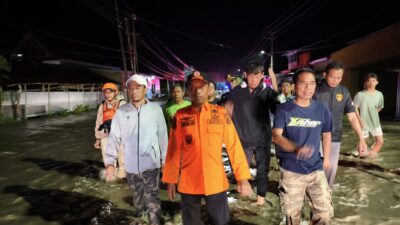 Baru Tiba dari Jakarta, Bupati Sidrap Syaharuddin Alrif Langsung Terjang Banjir Amparita Tengah Malam!