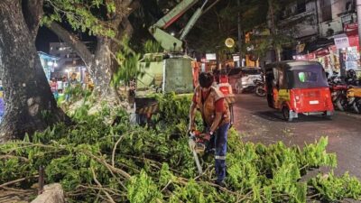 Antisipasi Area Gelap Saat Subuh, DLH Bersihkan Koridor Lintasan Pelari Makassar Half Marathon 2026