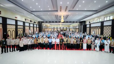 Gubernur Sulsel Sambut 392 Jemaah Haji Kloter 21, Sampaikan Pesan Makna Haji Mabrur