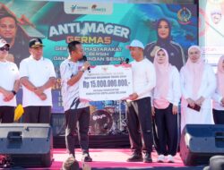 Gubernur Sulsel, Andi Sudirman Serahkan Bantuan Rp15 Miliar untuk Perkuat Infrastruktur dan UMKM di Selayar