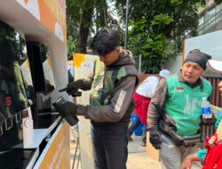 Hadapi Cuaca Panas, PMI Sediakan Air Minum Gratis bagi Pekerja Luar Ruang