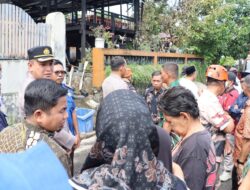 Tasming Hamid Instruksikan Damkar dan Tagana Sisir Titik Api Usai Kebakaran Hanguskan Dua Rumah di Parepare