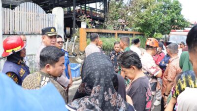 Tasming Hamid Instruksikan Damkar dan Tagana Sisir Titik Api Usai Kebakaran Hanguskan Dua Rumah di Parepare