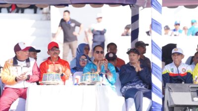 Bupati Andi Rosman Pimpin Defile Kontingen Wajo pada Pembukaan Porsenijar PGRI Sulsel 2026