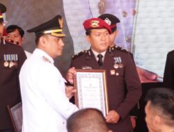 Wawali Hermanto Serahkan Penghargaan kepada Polsek KPN usai Gagalkan Penyelundupan 40 Kg Narkoba ke Parepare