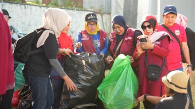 Jelajah Sampah Titik ke-13 Digelar di Biringkanaya, BSI Maslahat Salurkan CSR Rp75 Juta