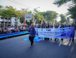 Saksikan Pawai Ta’aruf, Gubernur Sulsel Sambut 117 Kontingen MTQ VIII KORPRI Nasional 2026