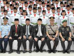 70 Paskibraka Makassar Dikukuhkan, Andi Suharmika Tegaskan Dukungan Generasi Muda