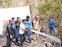 Bupati Sidrap Turun Bersama Damkar Padamkan Kebakaran di Lawawoi, Imbau Warga Waspada