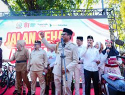 Tampil ala Bung Karno, Gubernur Andi Sudirman Pimpin Kirab Kemerdekaan di Makassar