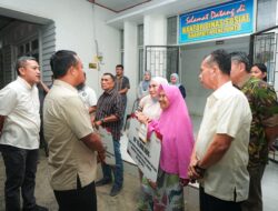 Gubernur Sulsel Serahkan Bantuan Kemanusiaan untuk Tiga Korban Kebakaran di Jeneponto