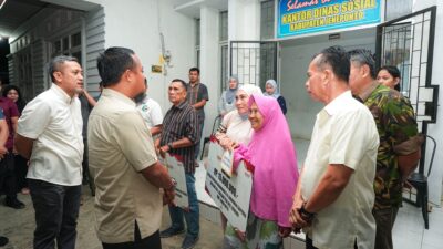 Gubernur Sulsel Serahkan Bantuan Kemanusiaan untuk Tiga Korban Kebakaran di Jeneponto
