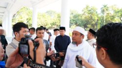 Gubernur Sulsel, Andi Sudirman Sulaiman saat di wawancara terkait dengan kelangkaan BBM