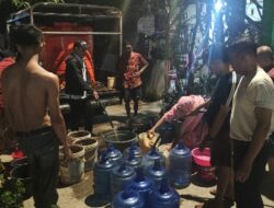 Kemarau Panjang, PDAM Makassar Kerahkan Tangki dan Pickup Salurkan Air Gratis ke Lorong-lorong Warga