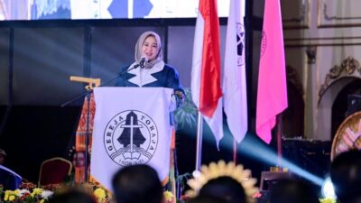 Wagub  Sulsel Fatmawati Tekankan Pentingnya Pendidikan Karakter Anak Sejak Dini di Temu Akbar Guru Sekolah Minggu Gereja Toraja