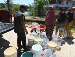 Gubernur Andi Sudirman Telah Distribusikan 403.000 Liter Air Bersih untuk 4.936 KK di Makassar