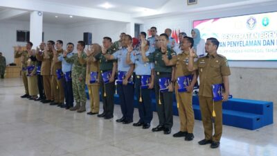 Wali Kota Parepare Tasming Hamid Terima Brevet Kehormatan Kesehatan Penyelaman dan Hiperbarik dari TNI AL