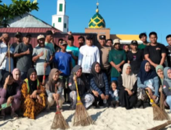 Jumat Bersih, Kecamatan Kepulauan Sangkarrang Sasar Pesisir Pantai Kodingareng